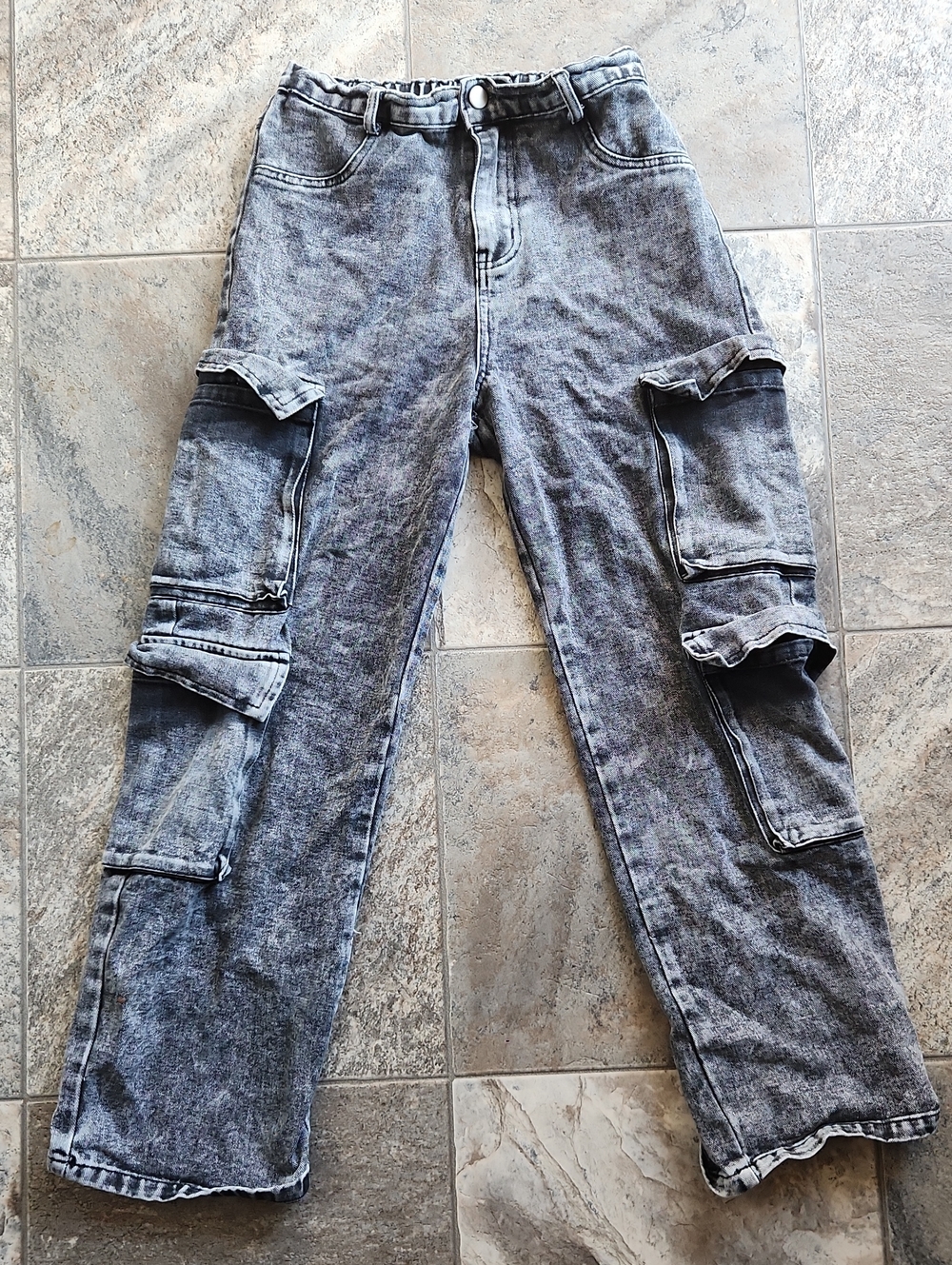 SHEIN Gray Acid-Wash Cargo Jeans for Kids